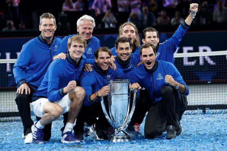 Rafael Nadal durante los festejos del "Equipo Europa" que consiguió por tercera vez consecutiva adjudicarse la Laver Cup (Foto: AP).