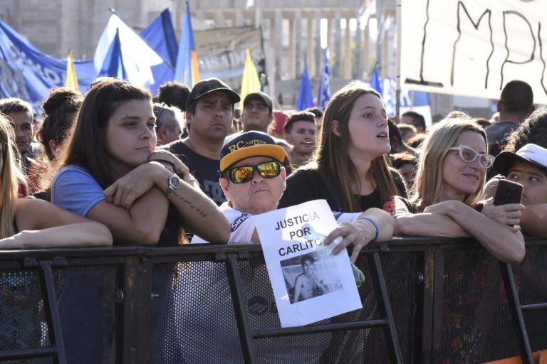 Alberto Fernández encabezó el acto por el primer izamiento de la bandera en Rosario (Francisco Trovato Fuoco)