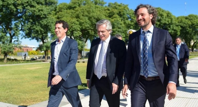 Eduardo 'Wado' De Pedro, Alberto Fernández y Santiago Cafiero (Foto: Clarín)