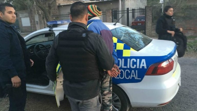 Detuvieron al dueño de casa por tenencia de marihuana.