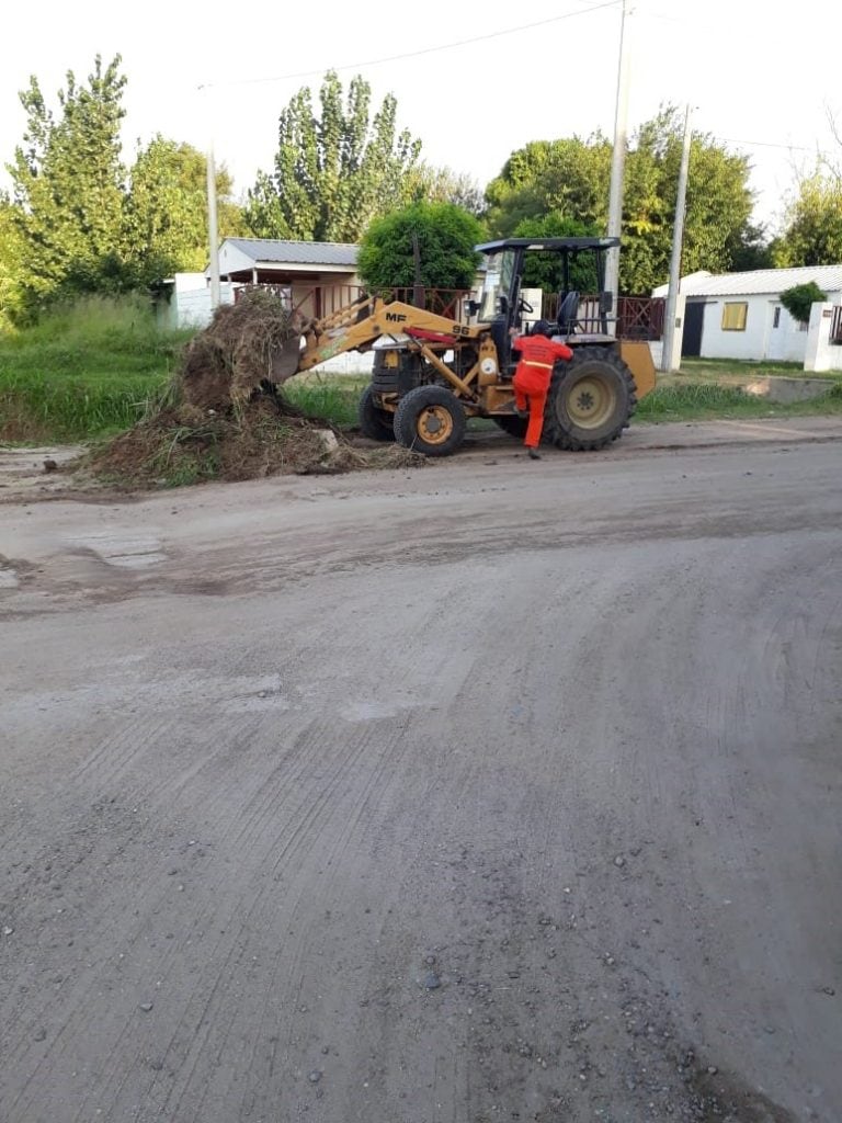 Limpieza Canal Avenida Bernardi Arroyito