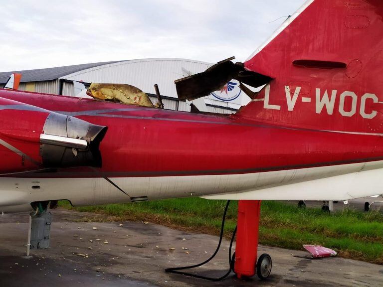 Explotó el botellón de oxígeno de un jet en San Fernando. (Foto: Twitter/@diego_domi)