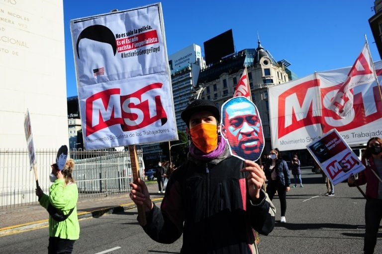 Marcha de la Izquierda en el Obelisco. (Foto: Clarín)