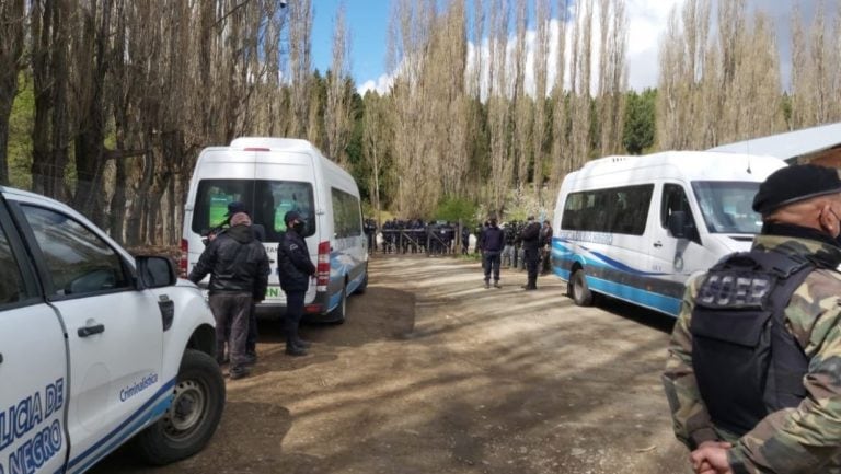 Incidentes luego del desalojo de la toma en el campo de El Foyel (Bariloche2000)