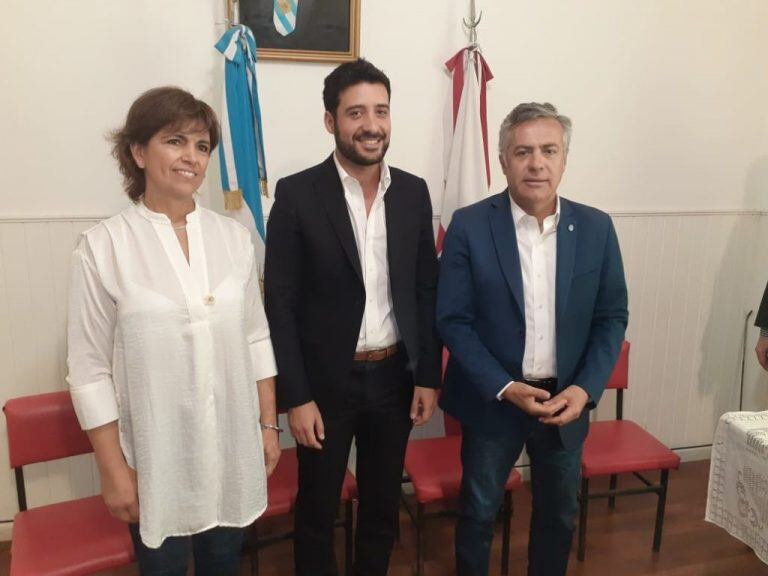 Alfredo Cornejo junto a Alfredo Cacace y Eugenia Gallardo.