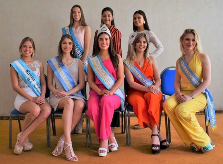 Las invitadas especiales, representantes de otras fiestas nacionales del país, también fueron parte de la celebración estudiantil en Jujuy.