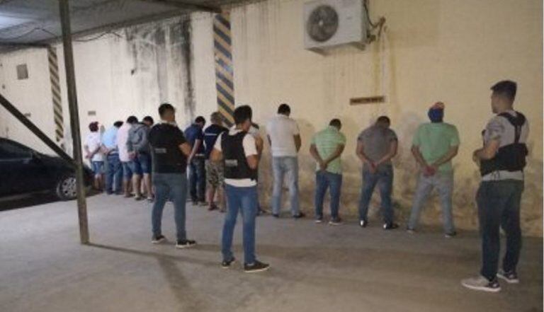 Detuvieron a 14 personas por juntarse a jugar con apuestas ilegales