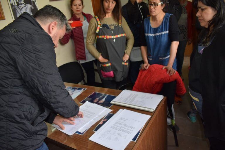 Concejal Matías Rodríguez en reunión con los docentes