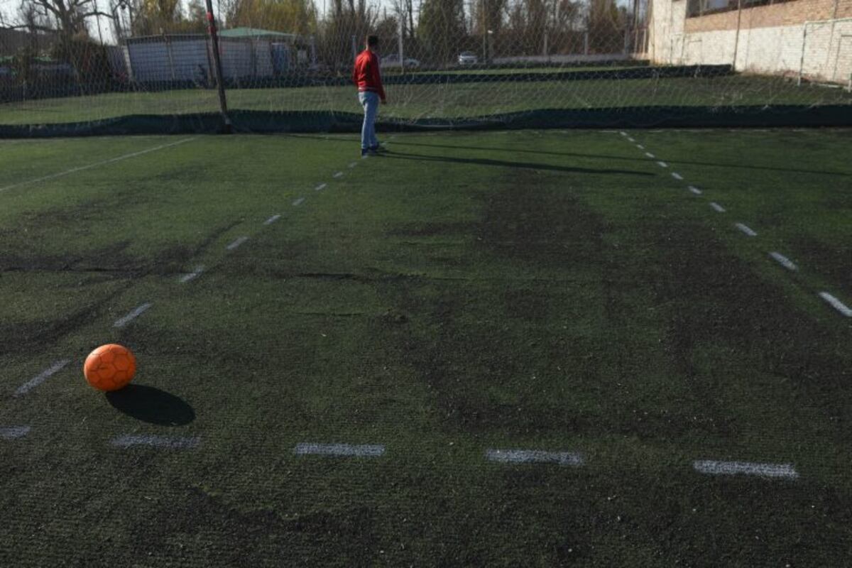 Fútbol 5: dueños de canchas anuncian reapertura sin autorización