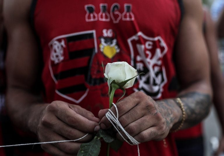 El incendio ocurrió la madrugada de este viernes en el Ninho do Urubu, como se conoce al centro de entrenamientos del Flamengo, en Río de Janeiro. (EFE/Antonio Lacerda)