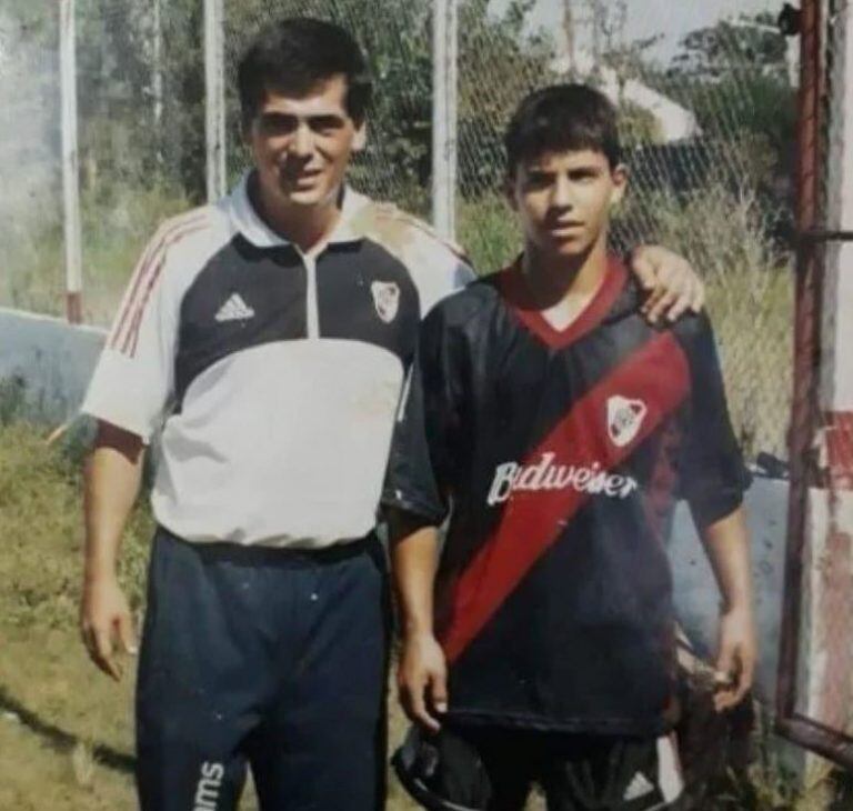 El Kun Agüero con la camiseta de River.