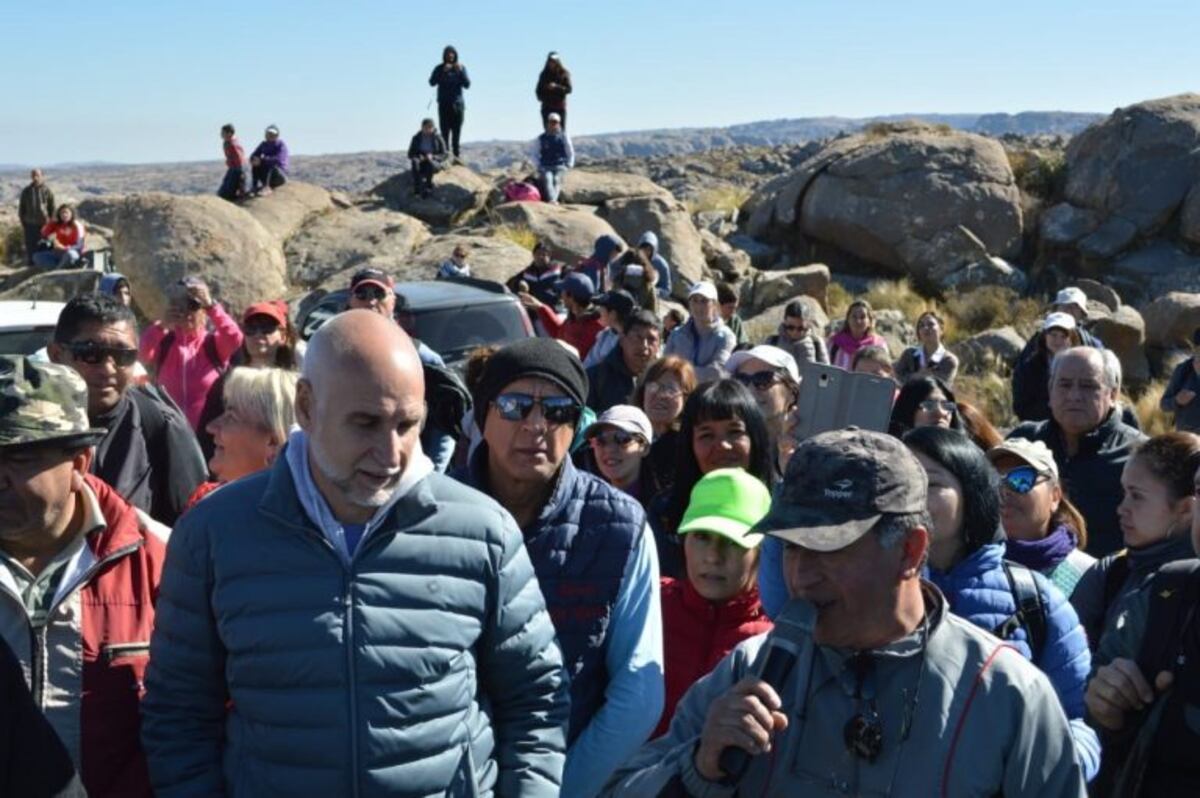 Los peregrinos van marchando hacia Cura Brochero