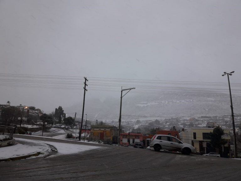 Cerros nevados en Comodoro.