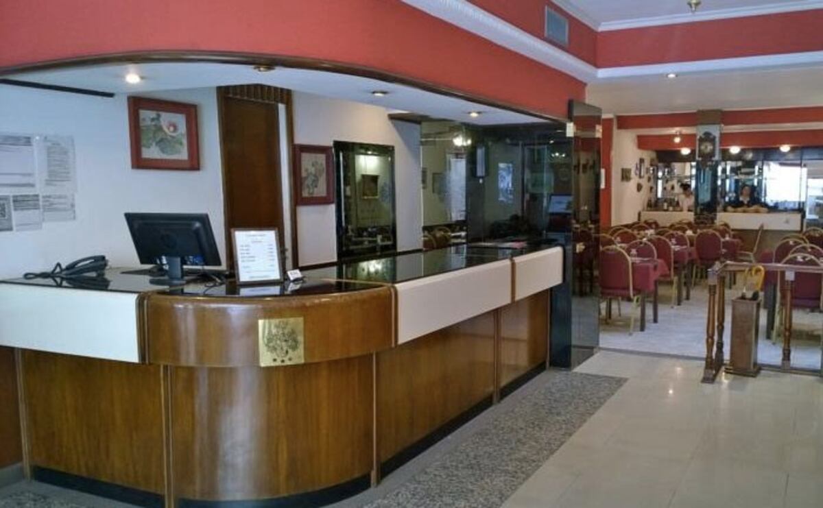 Criticas del sector hotelero por la prohibición de aires acondicionados y desayunos