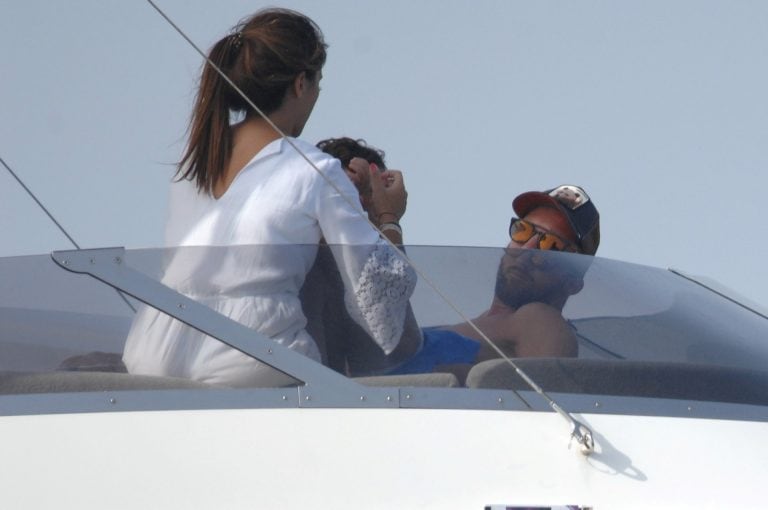 Antonela Roccuzzo y Lionel Messi en Formentera (crédito: Grosby Group)