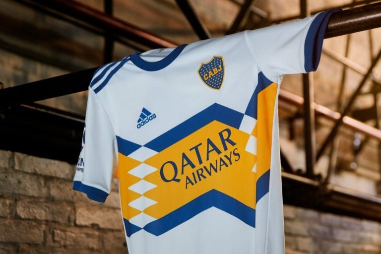 El modelo alternativo de la nueva camiseta de Boca.