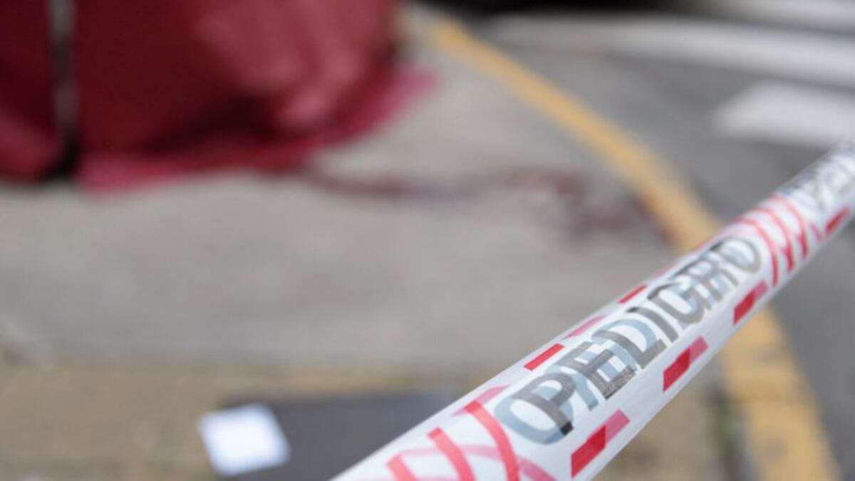 Arrojaron desde un auto el cuerpo sin vida de un joven de unos 25 años