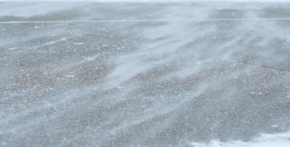 Hielo sobre el asfalto.