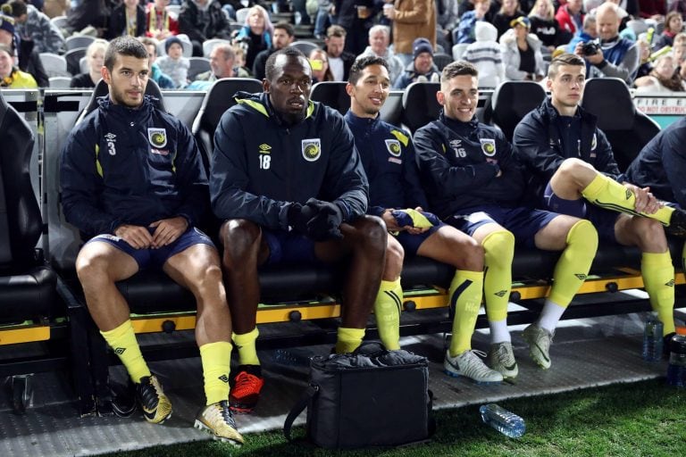 Usain Bolt comenzó en el banco de suplentes. Foto: AFP.