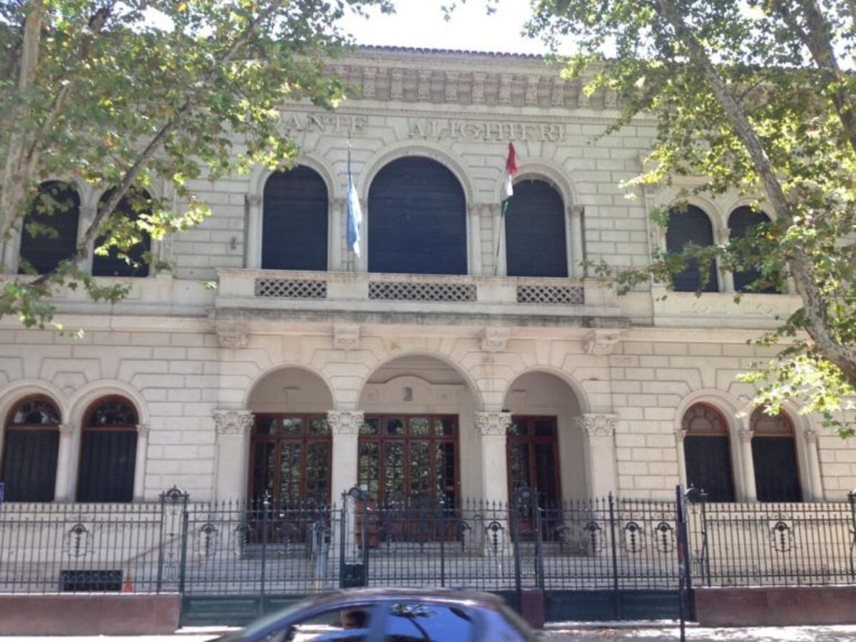 Pondrán en cuarentena a alumnos rosarinos que vuelven de viaje de egresados de Italia