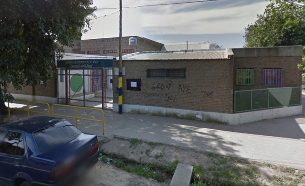 Maestras se olvidaron a un nene de cuatro años en un colectivo: despertó solo y en un galpón