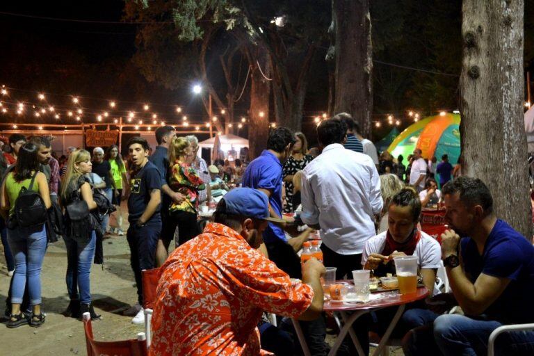 Vecinos y turistas podrán disfrutar de una amplia propuesta artística y gastronómica.