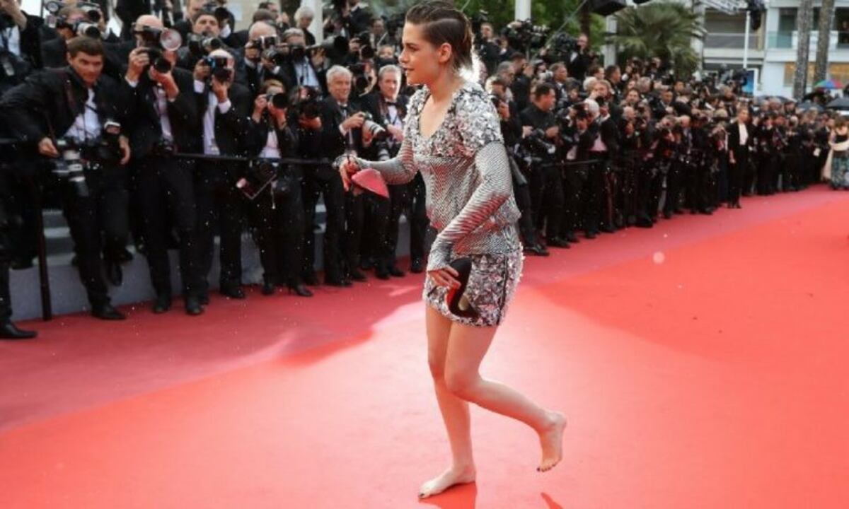 La razón por la que Kristen Stewart entró descalza al Festival de Cannes