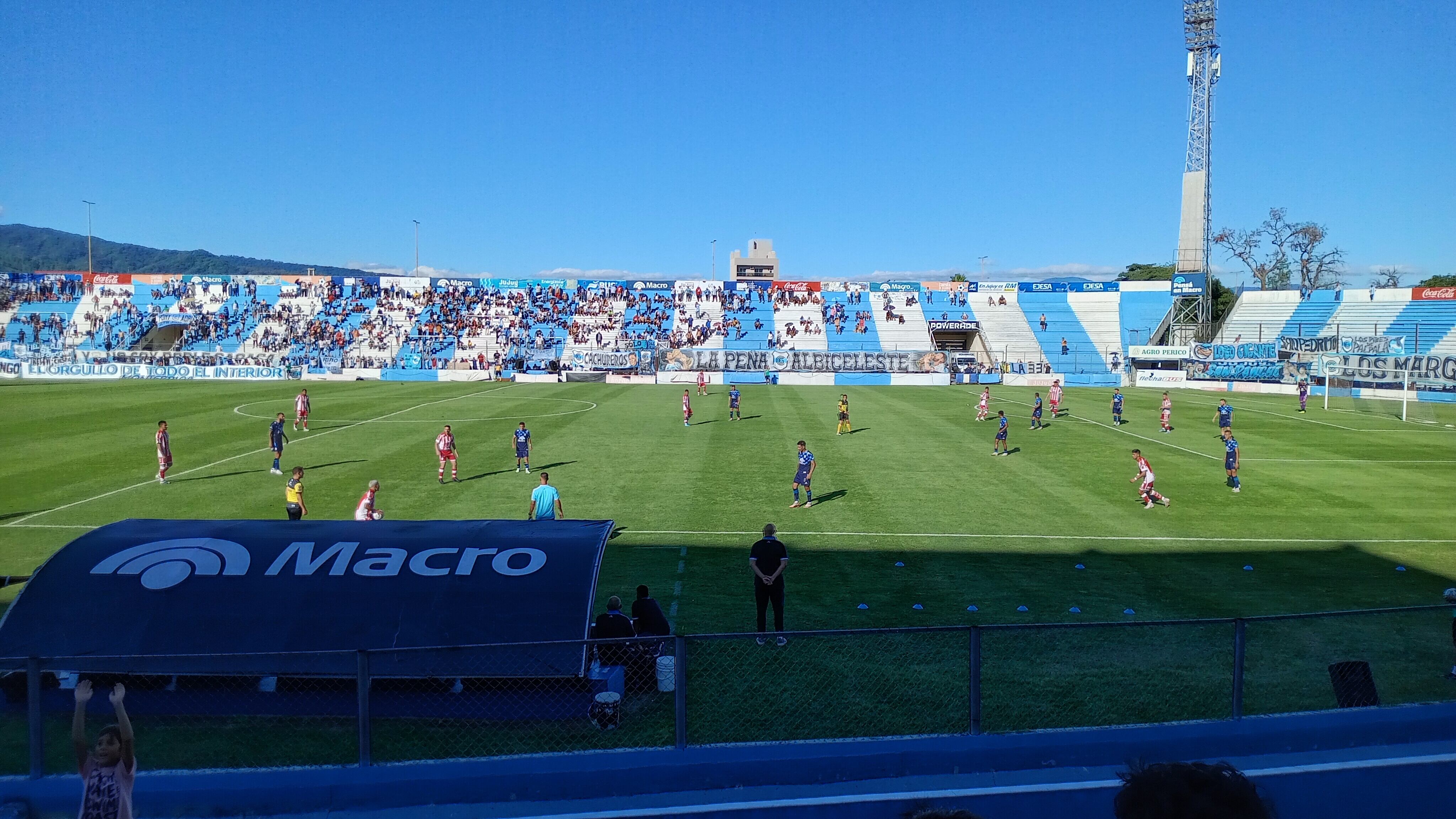 Se esperaba más público en la cancha de Gimnasia y Esgrima de Jujuy este domingo. El resultado positivo de esta fecha podrá atraer más gente en próximas presentaciones del "Lobo".