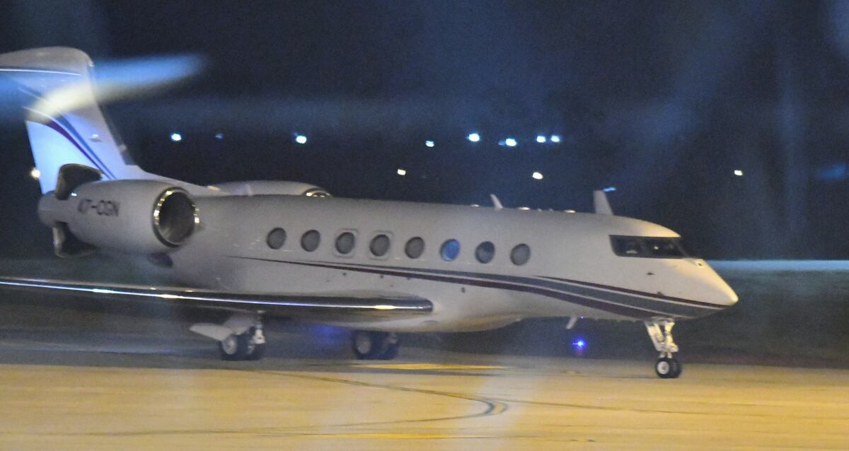 Una dupla cordobesa “maneja” el avión de Lionel Messi y reveló cómo es y cuánto sale viajar en la aeronave