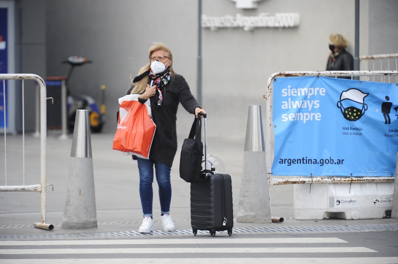 Pasajeros que llegan a Ezeiza.