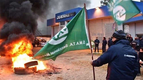 Guerrero Motos no abrió sus puertas y hay alerta de trabajadores. (Pablo Soria)