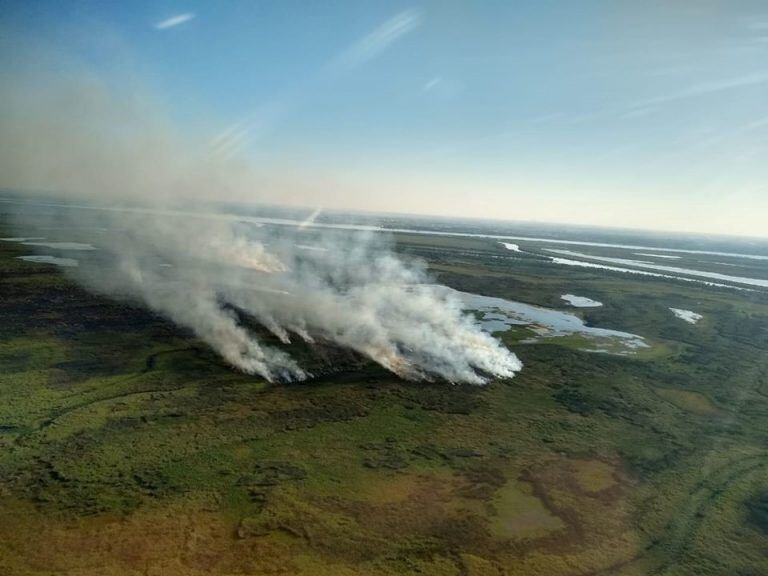 Los incendios en las islas frente a Rosario continúan sin ningún control