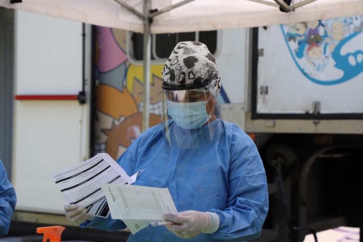 Bajaron los casos de coronavirus en Santa Fe pero siguen arriba de los 2.300