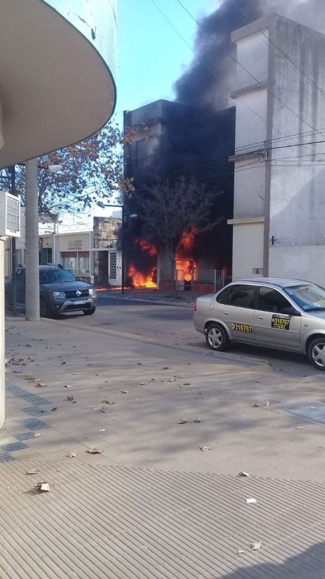 Sospechoso incendio en el estudio de un imputado por estafas inmobiliarias (Venado 24)