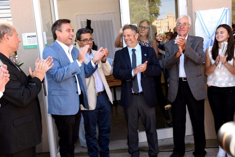 El Laboratorio Municipal se inauguró este viernes con la presencia del intendente Ramón Mestre y el secretario de Saludo, Adolfo Rubinstein.