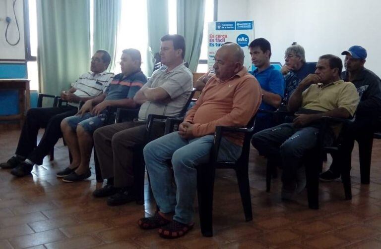 Entregaron créditos a taxistas de Montecarlo. (Foto: Eldópolis)