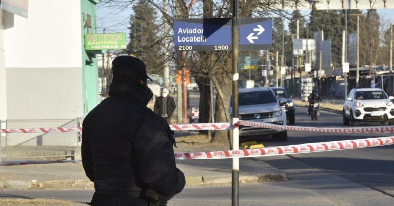 Policía mató a un delincuente en barrio Villa Adela.