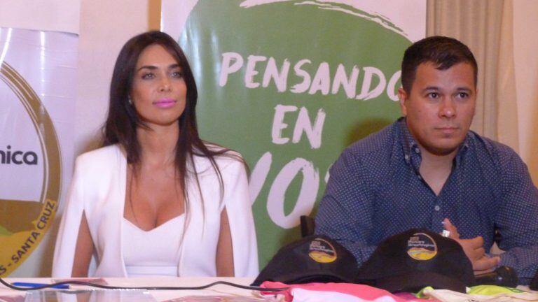 presentación  Fiesta de la estepa encabezada por Mauricio Gómez, secretario de Gobierno del Municipio de Las Heras, acompañándolo estuvo la modelo Sabrina Ravelli.