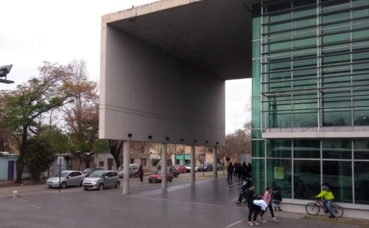Una adolescente quedó en estado reservado tras ser baleada en barrio Alvear