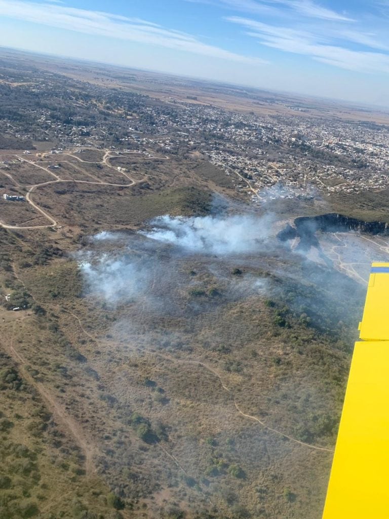 Vista desde uno de los aviones hidrantes que trabajó en el incendio detrás de barrio La Hornilla. Créditos: Mi Valle.