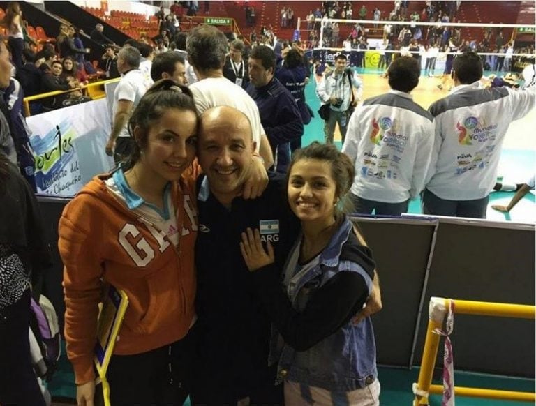 La familia Testa en su hábitat natural: el mundo del voley.