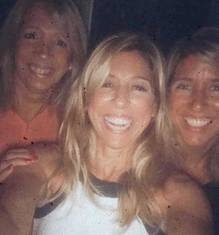 Florencia Bertotti junto a su mamá y su hermana (Foto: Instagram)