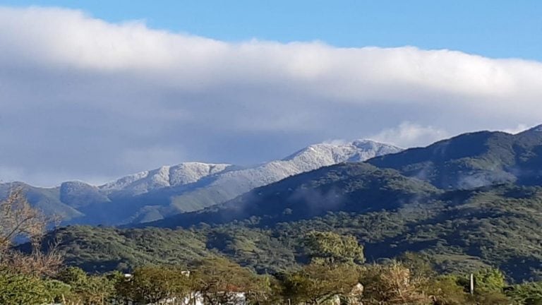 Los cerros salteños amanecieron nevados. (Twitter)