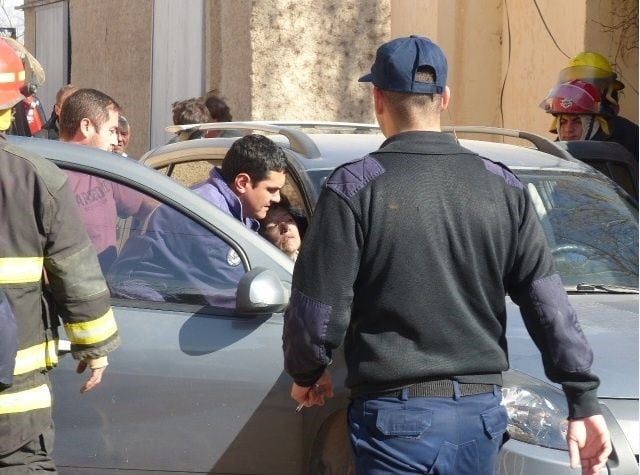 La víctima tuvo que ser trasladada al hospital por un vecino.