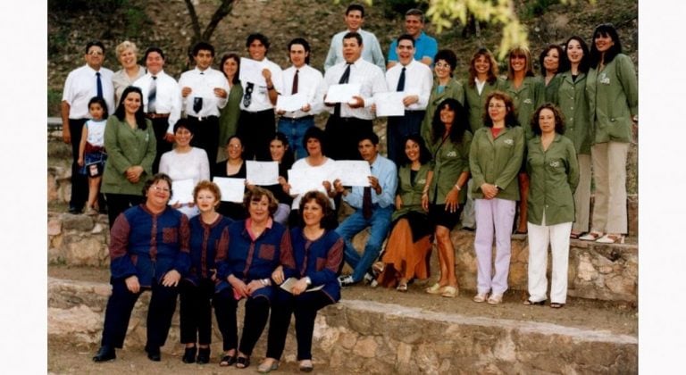 Parte de los docentes y alumnos a fines de los '90.