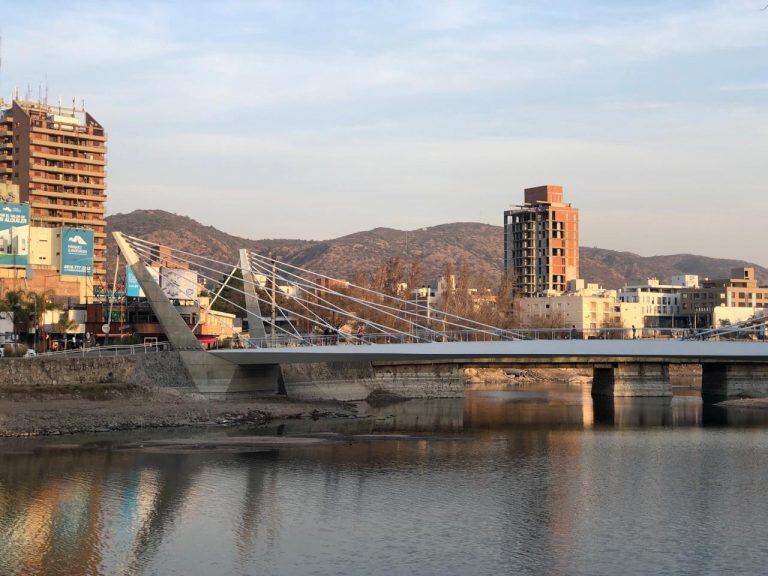 Puente peatonal Carlos Paz