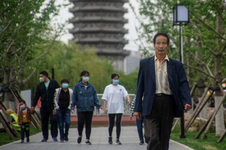 Según los datos publicados este domingo por la Comisión Nacional de Sanidad de China, en el país quedan 86 contagiados activos de coronavirus (Foto: EFE/EPA/WU HONG)