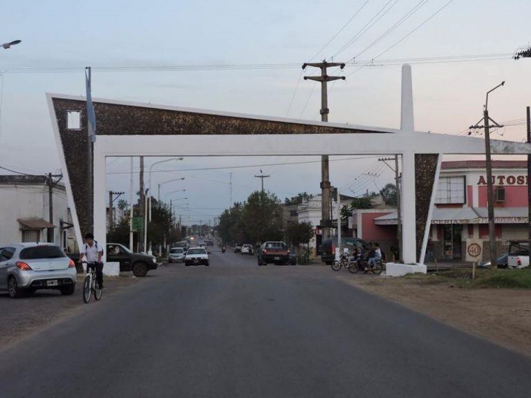 Acceso a Monte Caseros