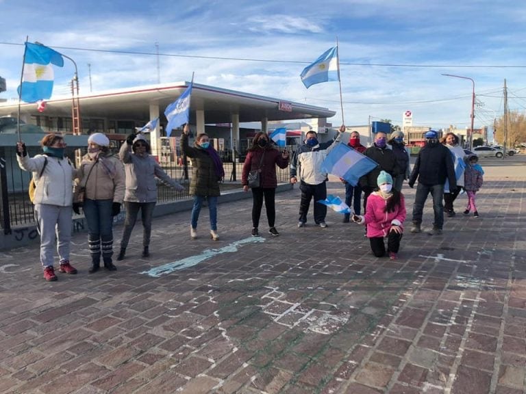 Banderazo en Caleta Olivia: (Foto: Marina Zavagno)