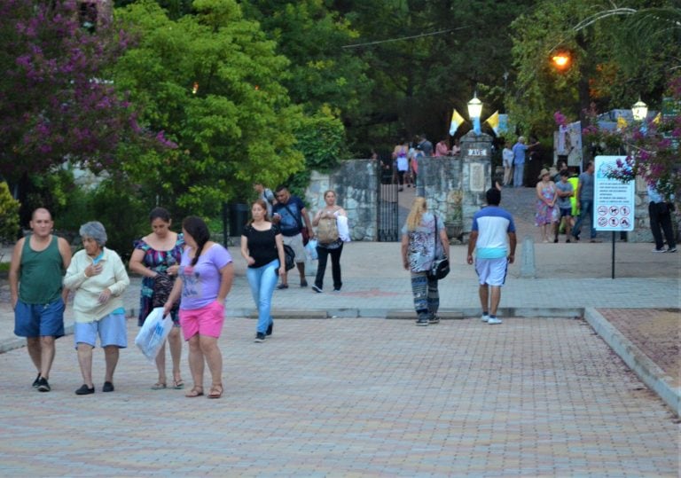 Primeros peregrinos arriban a la Gruta de la Virgen de Lourdes en Alta Gracia